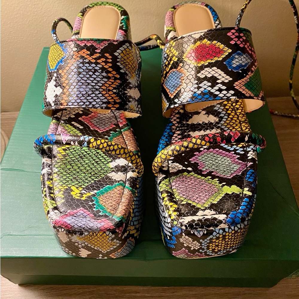 Women’s platform lace up